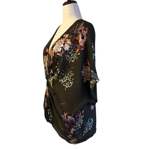 Umgee Women’s Twist Front Floral Print Top in Olive Size L - Picture 4 of 11